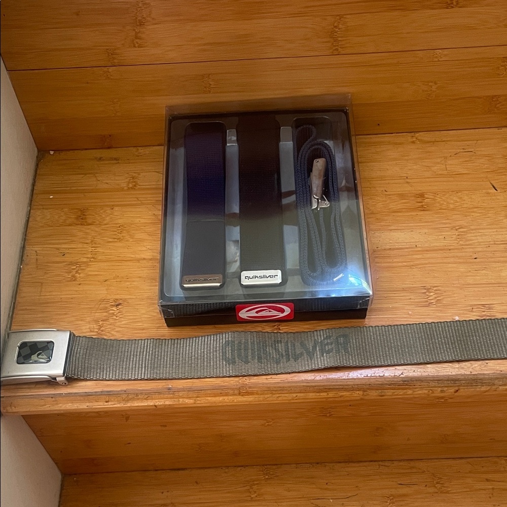 Quiksilver Gray Belt Set with Silver Buckle